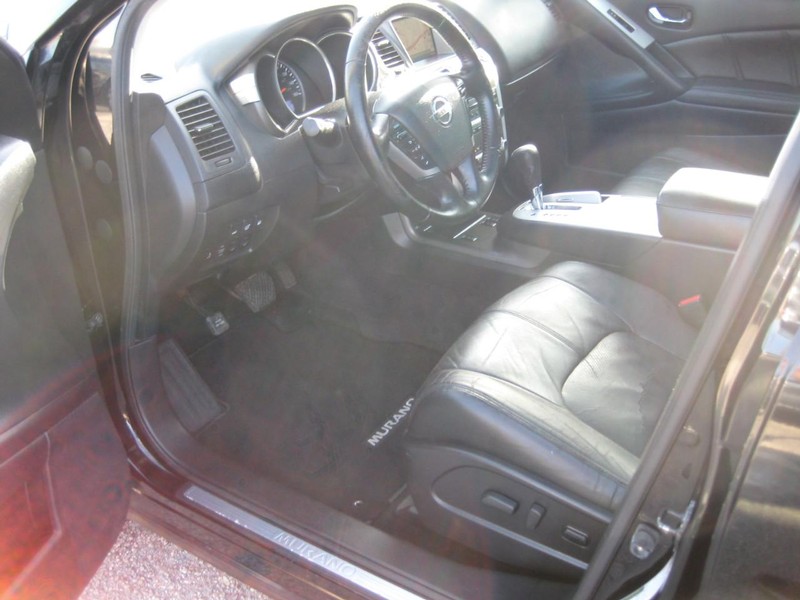 Nissan Murano Vehicle Full-screen Gallery Image 14