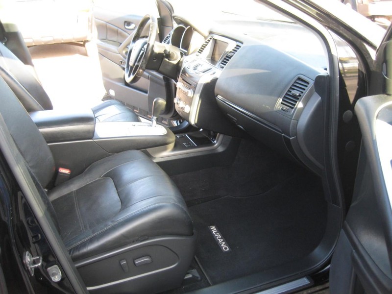 Nissan Murano Vehicle Full-screen Gallery Image 16