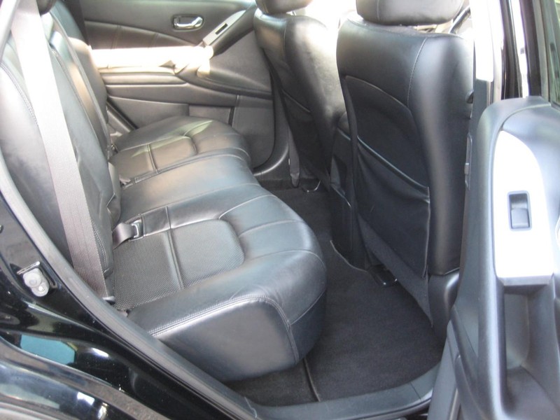 Nissan Murano Vehicle Full-screen Gallery Image 18