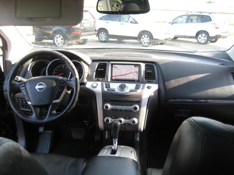 Nissan Murano Vehicle Full-screen Gallery Image 19