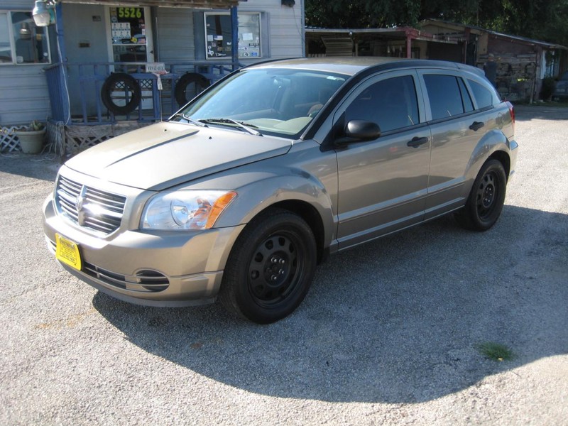 Dodge Caliber Vehicle Full-screen Gallery Image 01