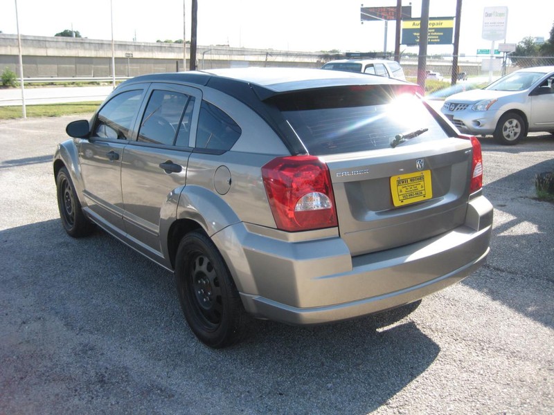 Dodge Caliber Vehicle Full-screen Gallery Image 02
