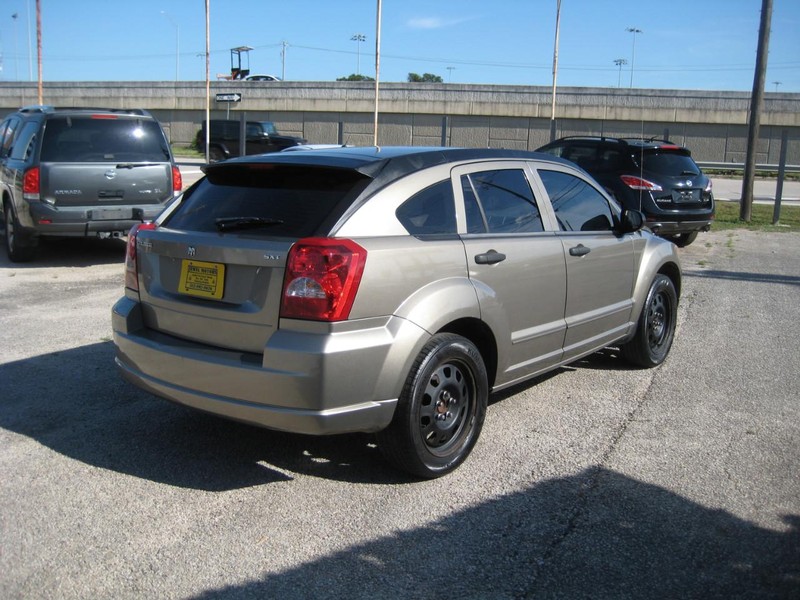 Dodge Caliber Vehicle Full-screen Gallery Image 03