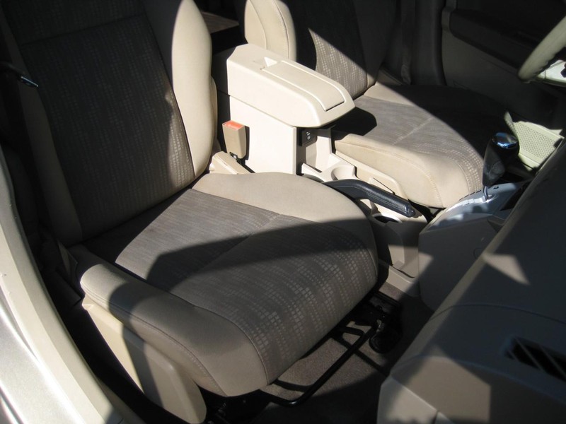 Dodge Caliber Vehicle Full-screen Gallery Image 06