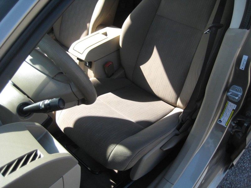 Dodge Caliber Vehicle Full-screen Gallery Image 08