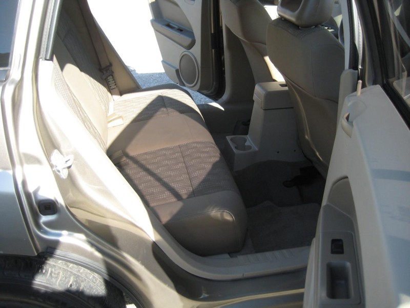 Dodge Caliber Vehicle Full-screen Gallery Image 10