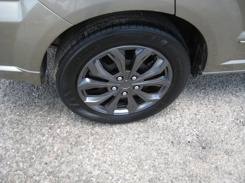 Dodge Caliber Vehicle Full-screen Gallery Image 18