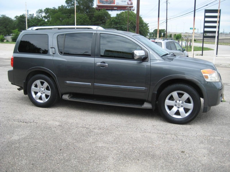 Nissan Armada Vehicle Full-screen Gallery Image 05