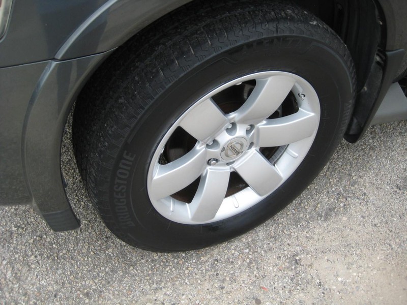 Nissan Armada Vehicle Full-screen Gallery Image 08