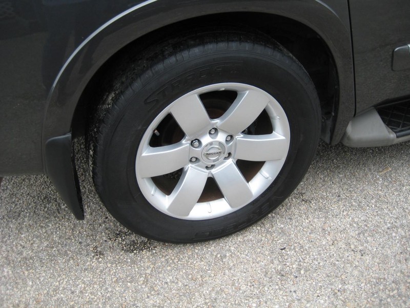Nissan Armada Vehicle Full-screen Gallery Image 10