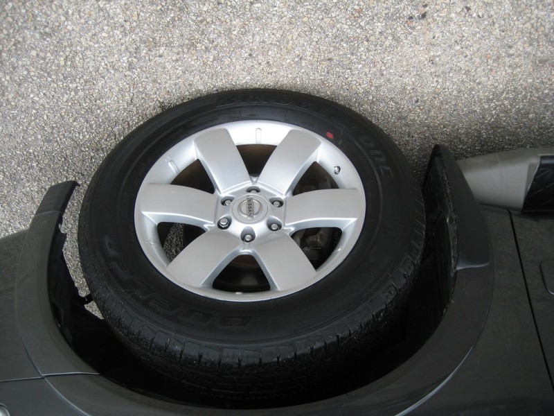 Nissan Armada Vehicle Full-screen Gallery Image 11