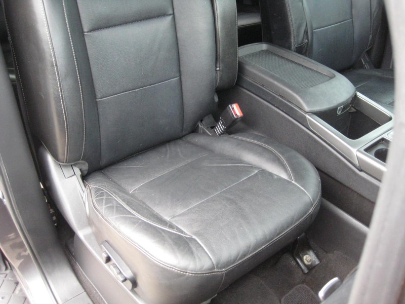 Nissan Armada Vehicle Full-screen Gallery Image 13