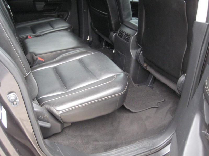 Nissan Armada Vehicle Full-screen Gallery Image 14