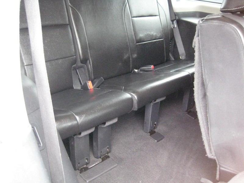 Nissan Armada Vehicle Full-screen Gallery Image 15