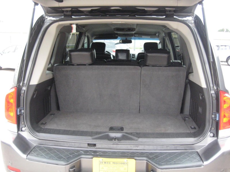 Nissan Armada Vehicle Full-screen Gallery Image 16