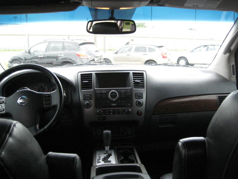 Nissan Armada Vehicle Full-screen Gallery Image 18