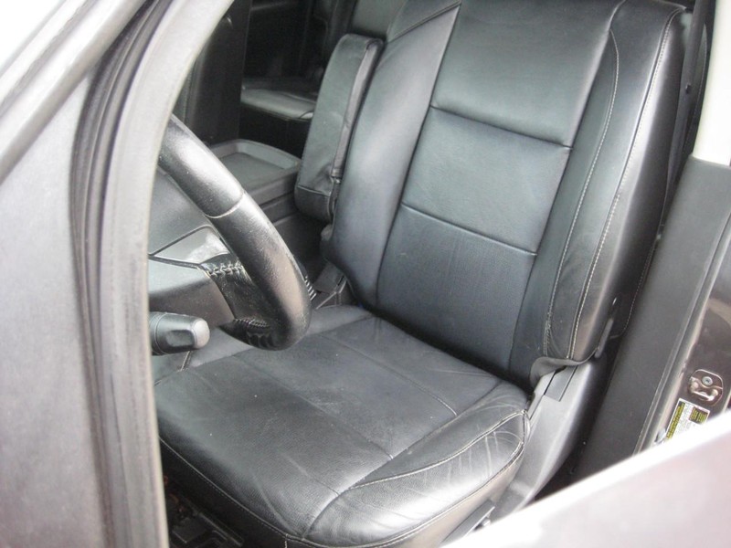 Nissan Armada Vehicle Full-screen Gallery Image 20