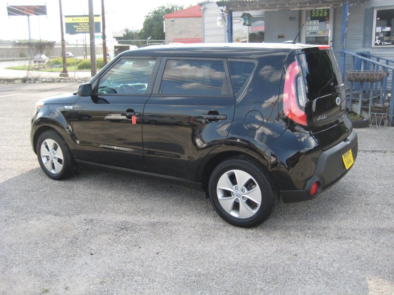Kia Soul Vehicle Full-screen Gallery Image 02