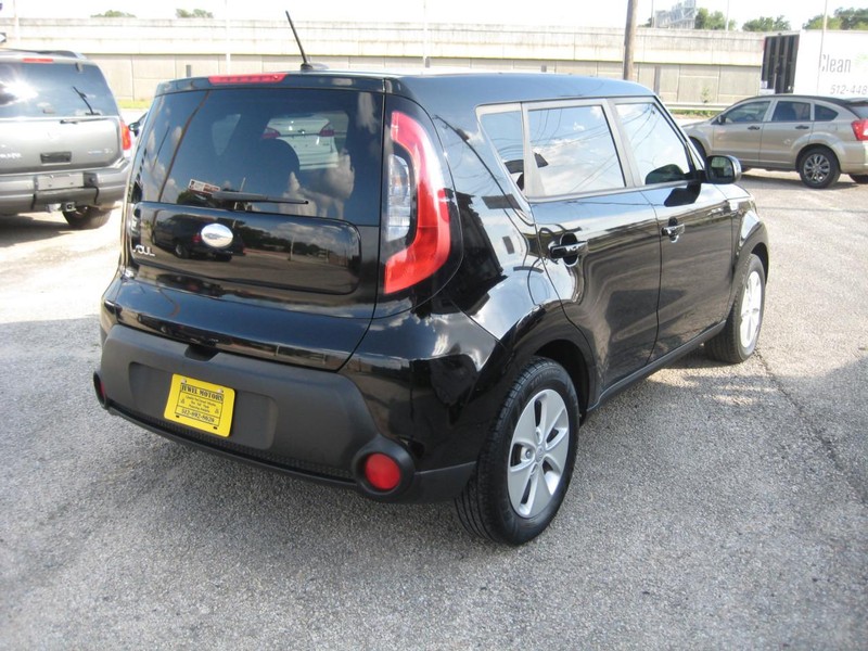 Kia Soul Vehicle Full-screen Gallery Image 03