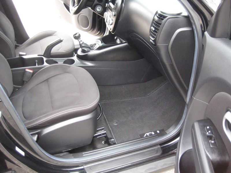 Kia Soul Vehicle Full-screen Gallery Image 11