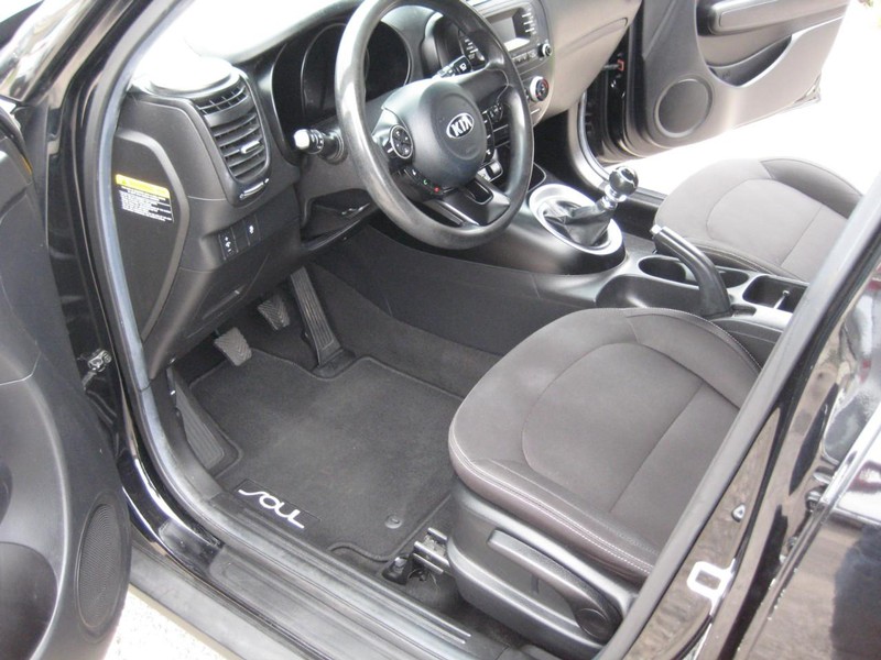 Kia Soul Vehicle Full-screen Gallery Image 13