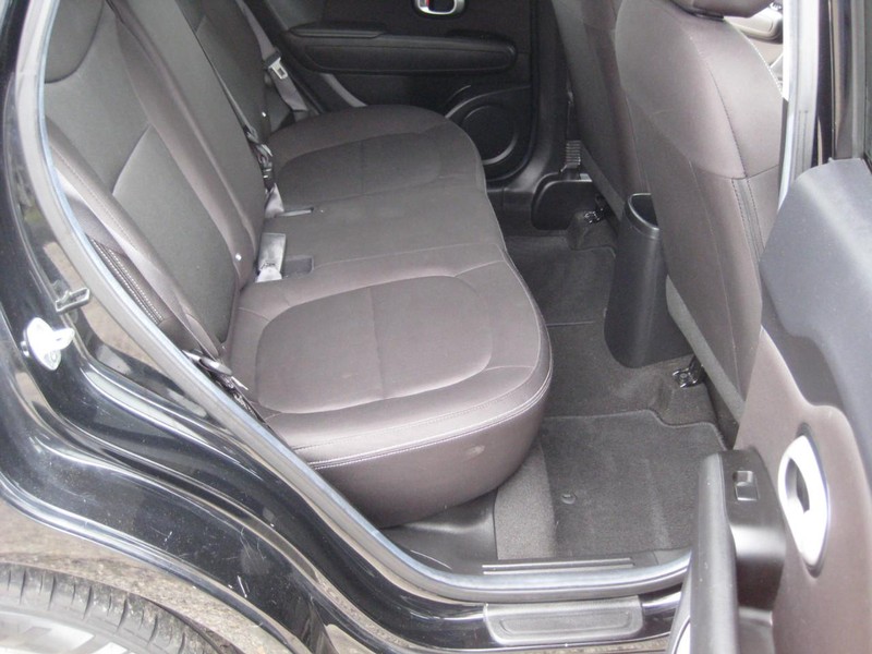 Kia Soul Vehicle Full-screen Gallery Image 15