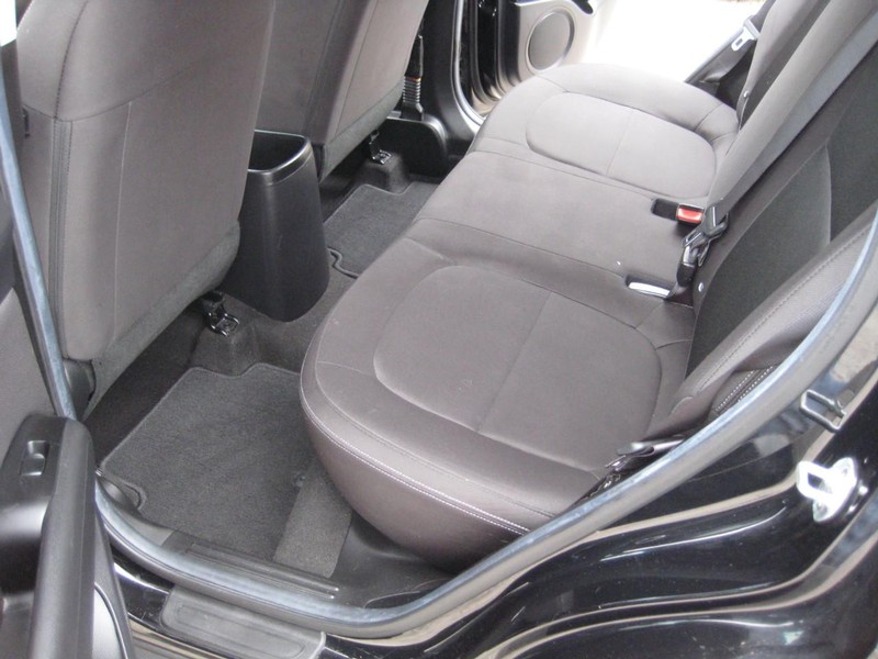 Kia Soul Vehicle Full-screen Gallery Image 16