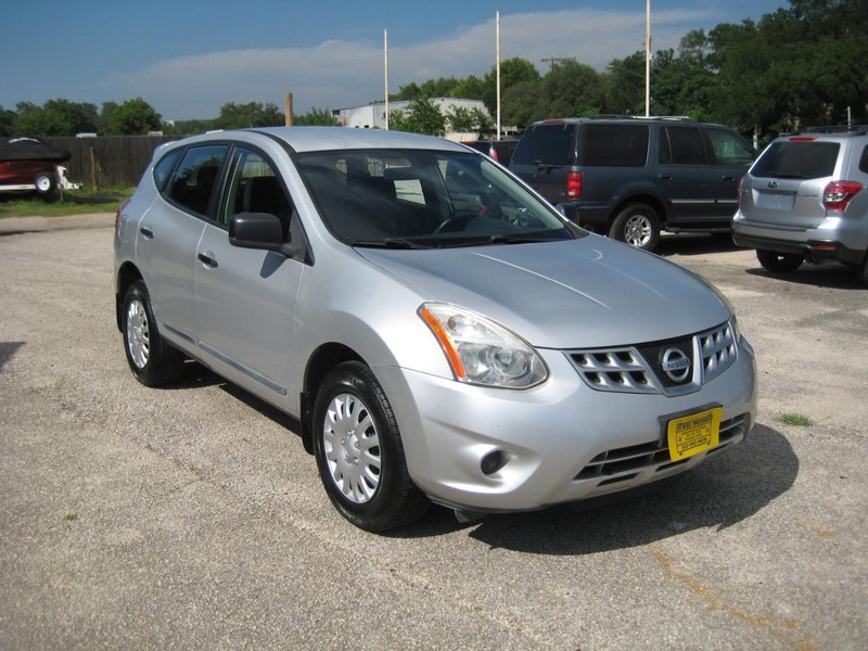 Nissan Rogue Vehicle Full-screen Gallery Image 05