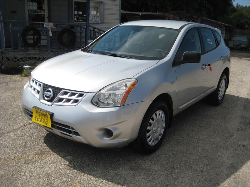Nissan Rogue Vehicle Full-screen Gallery Image 06