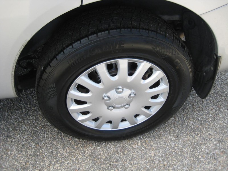 Nissan Rogue Vehicle Full-screen Gallery Image 08