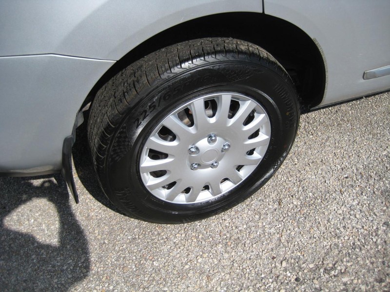 Nissan Rogue Vehicle Full-screen Gallery Image 09