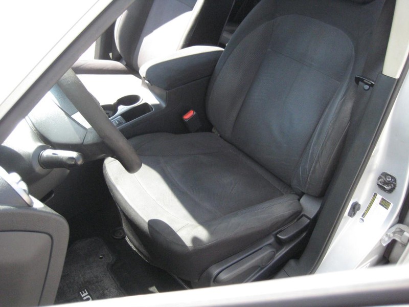 Nissan Rogue Vehicle Full-screen Gallery Image 14