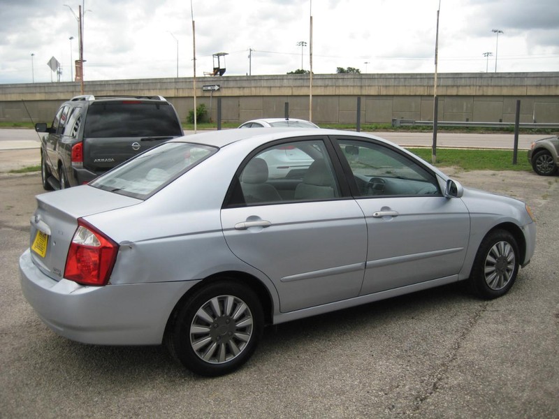 Kia Spectra Vehicle Full-screen Gallery Image 02
