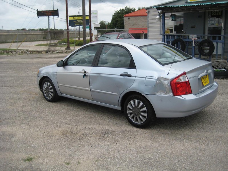Kia Spectra Vehicle Full-screen Gallery Image 07