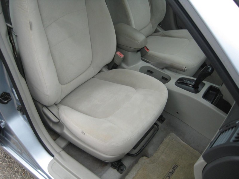 Kia Spectra Vehicle Full-screen Gallery Image 13