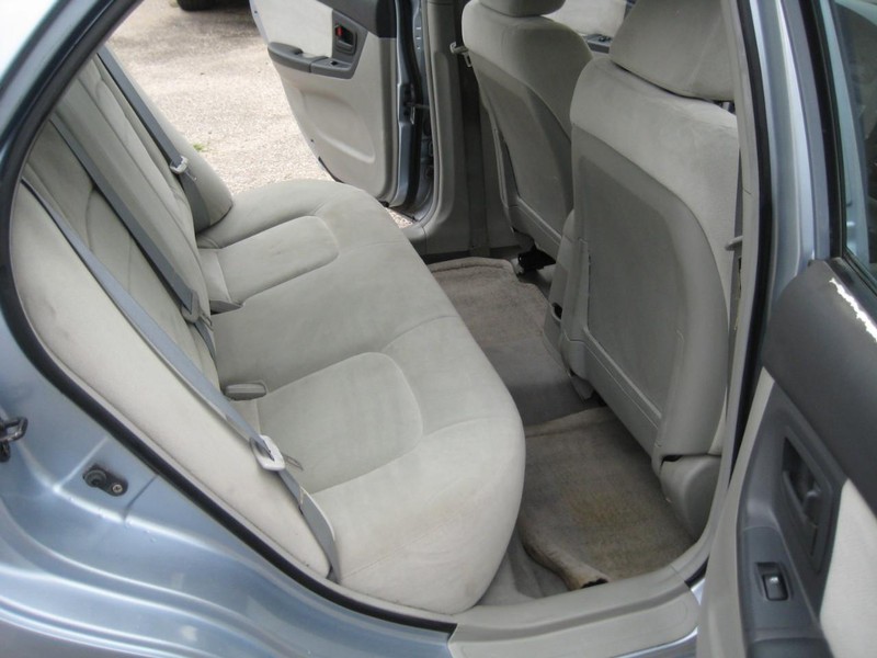 Kia Spectra Vehicle Full-screen Gallery Image 17