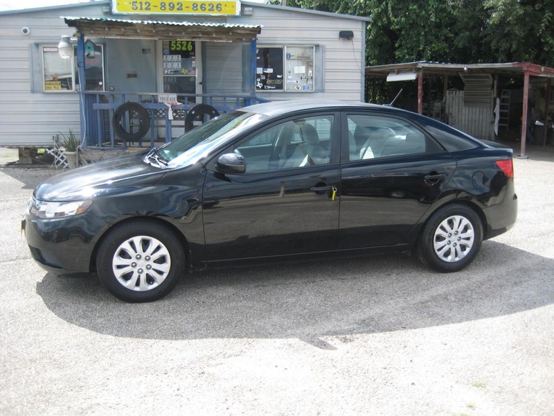 Kia Forte Vehicle Full-screen Gallery Image 01