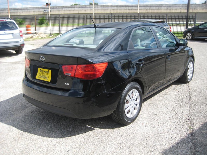 Kia Forte Vehicle Full-screen Gallery Image 04