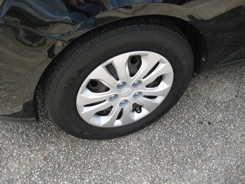 Kia Forte Vehicle Full-screen Gallery Image 08