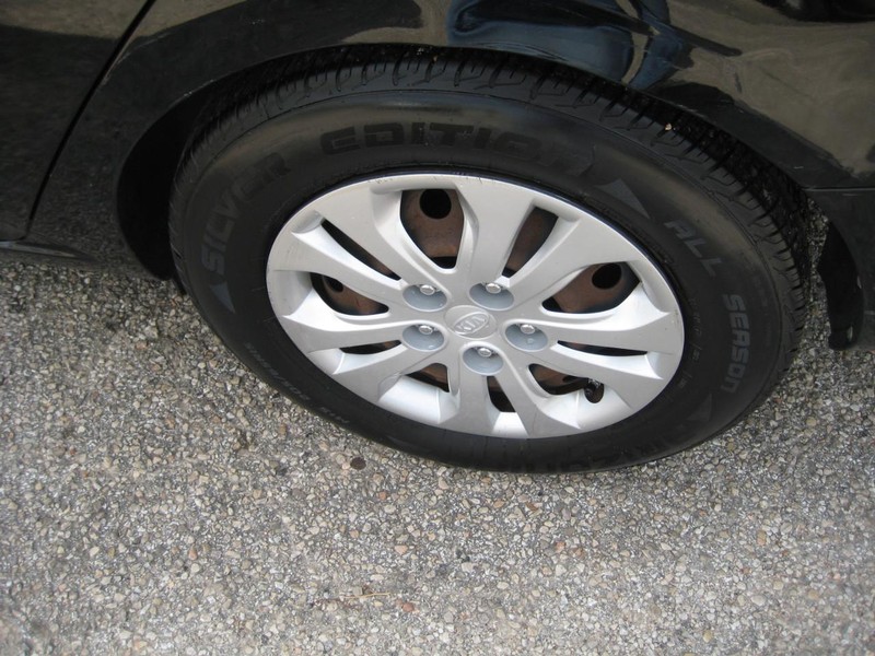 Kia Forte Vehicle Full-screen Gallery Image 09