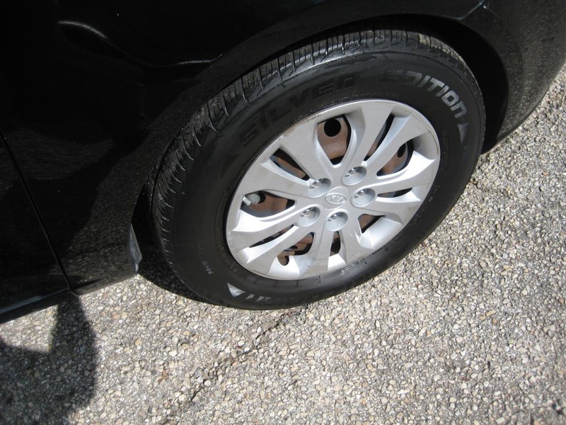 Kia Forte Vehicle Full-screen Gallery Image 11