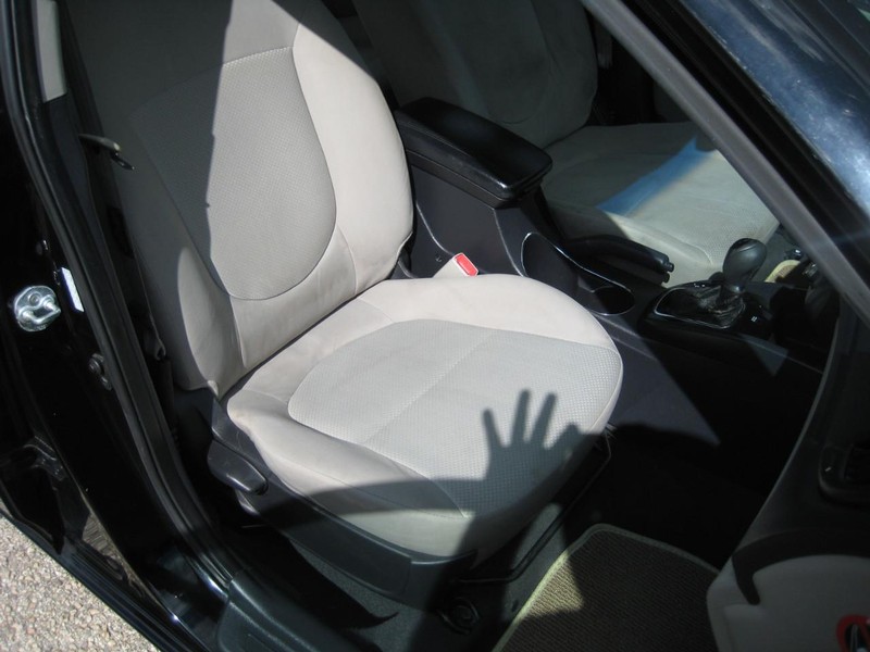 Kia Forte Vehicle Full-screen Gallery Image 13