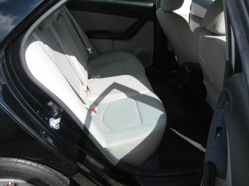 Kia Forte Vehicle Full-screen Gallery Image 17