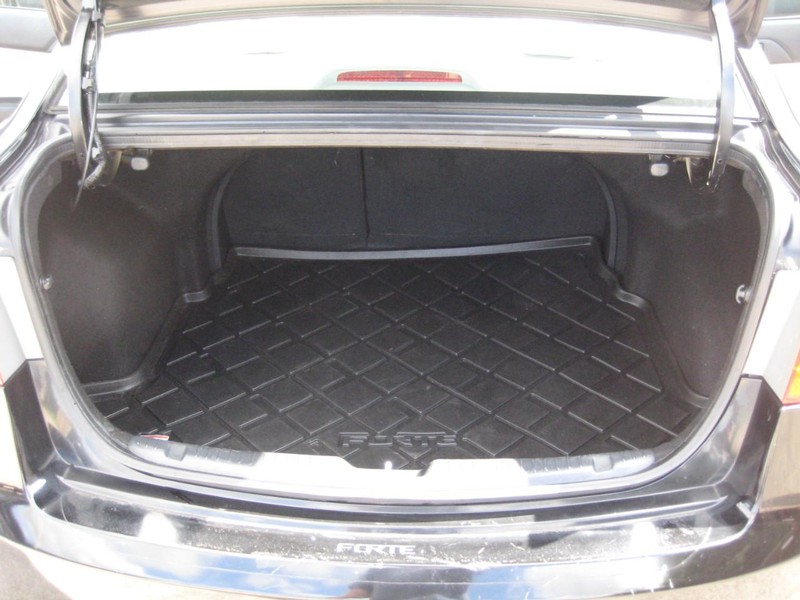 Kia Forte Vehicle Full-screen Gallery Image 19