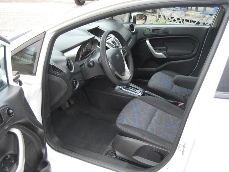 2013 Ford Fiesta SE - Photo 11