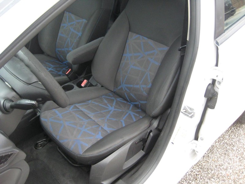 2013 Ford Fiesta SE - Photo 12