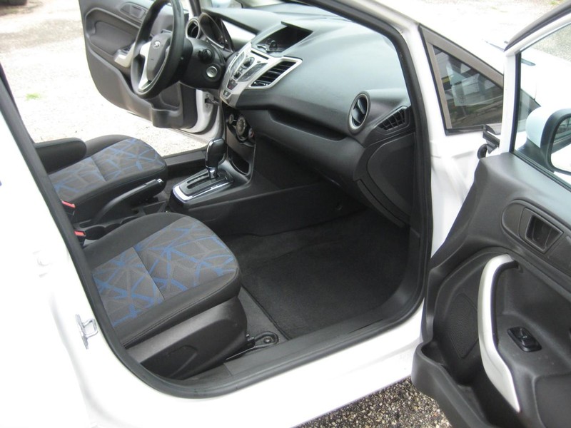 2013 Ford Fiesta SE - Photo 13