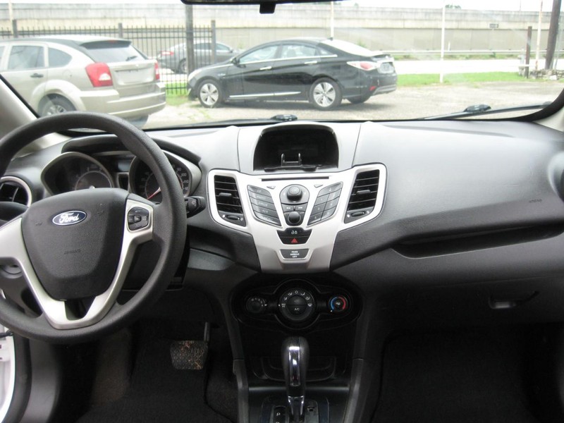 2013 Ford Fiesta SE - Photo 15