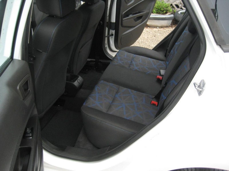 2013 Ford Fiesta SE - Photo 16