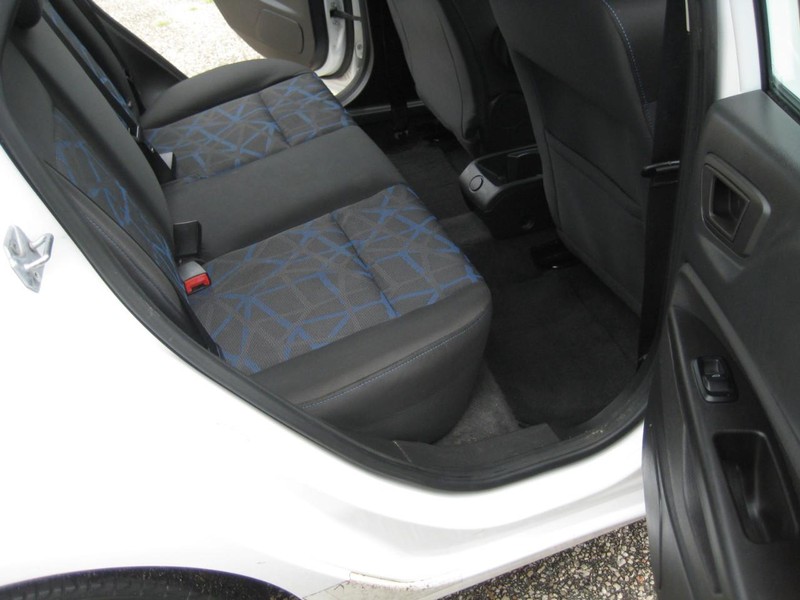 2013 Ford Fiesta SE - Photo 17